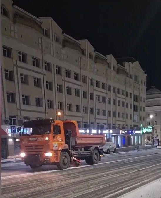 Техника МБУ «ДМРСУ» работает на улицах города Техника МБУ «ДМРСУ» работает на улицах города