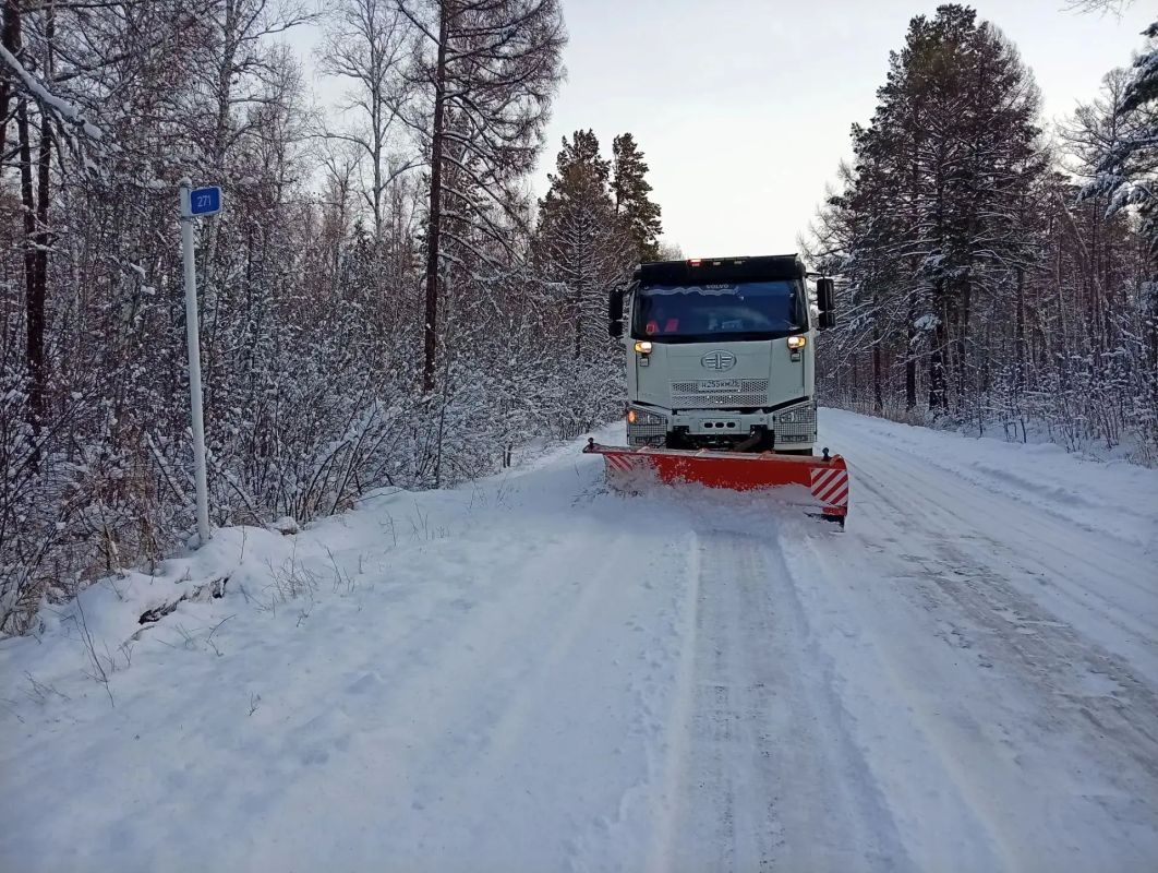 В Забайкальском крае продолжается расчистка региональных дорог от снега – задействована спецтехника В Забайкальском крае продолжается расчистка региональных дорог от снега – задействована спецтехника
