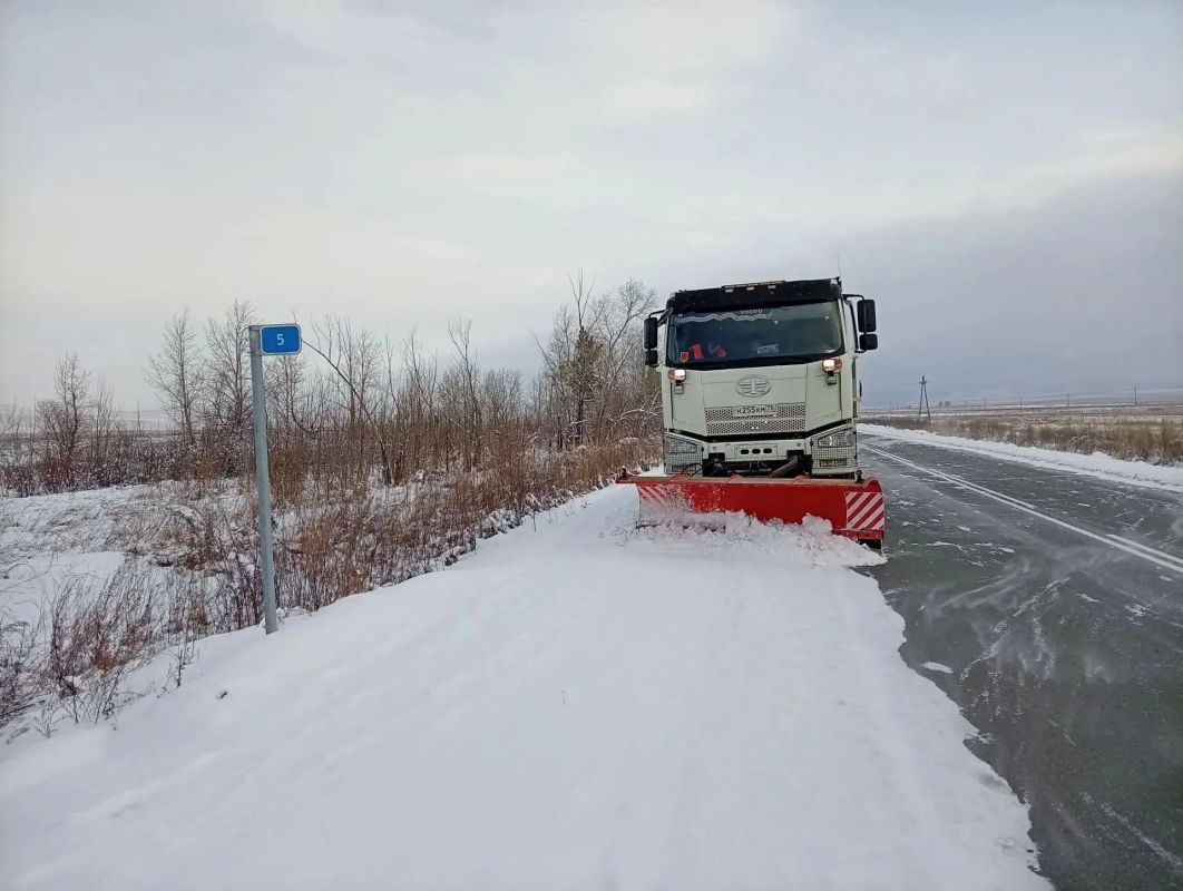 В Забайкальском крае продолжается расчистка региональных дорог от снега – задействована спецтехника В Забайкальском крае продолжается расчистка региональных дорог от снега – задействована спецтехника