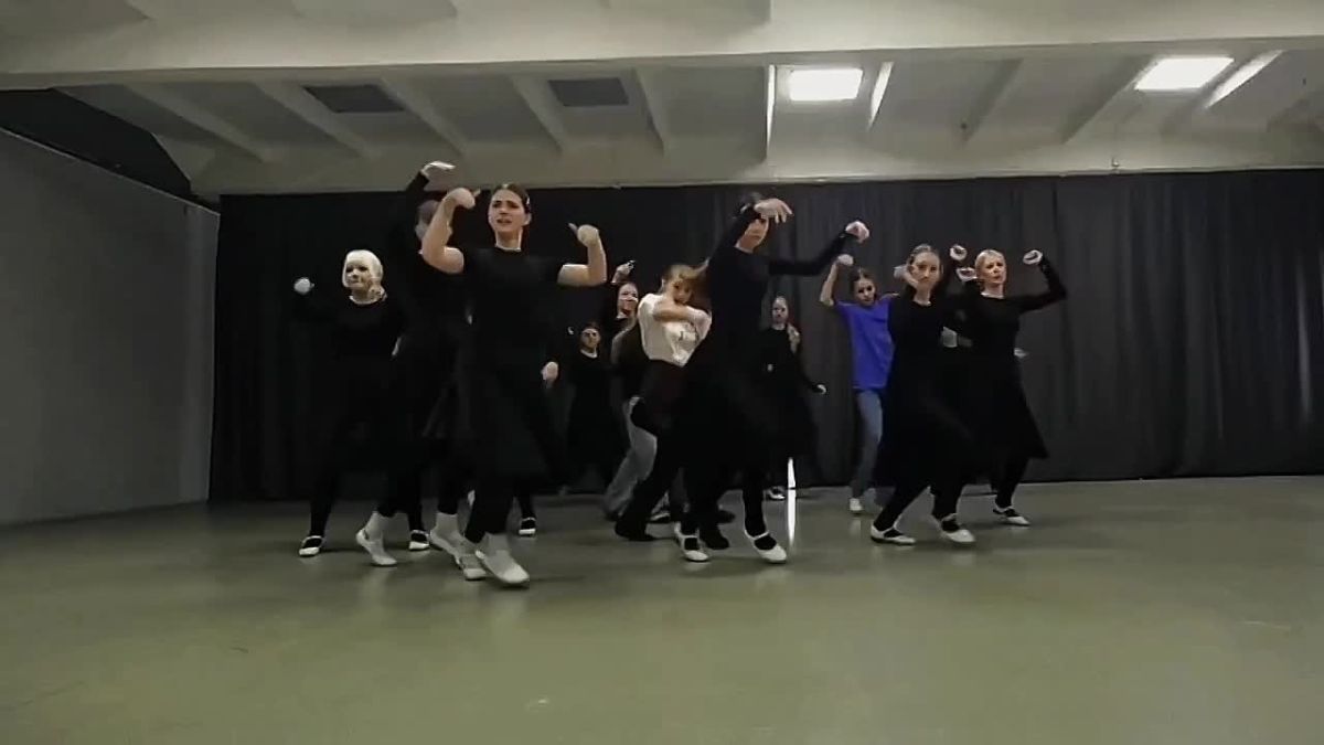 Вокалисты студии «Левада» из Читы тоже станцевали с Гамлетом!