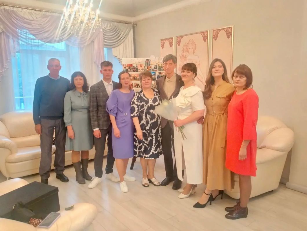 В Чите серебряную свадьбу отметили Вячеслав и Анастасия Агеенко В Чите серебряную свадьбу отметили Вячеслав и Анастасия Агеенко