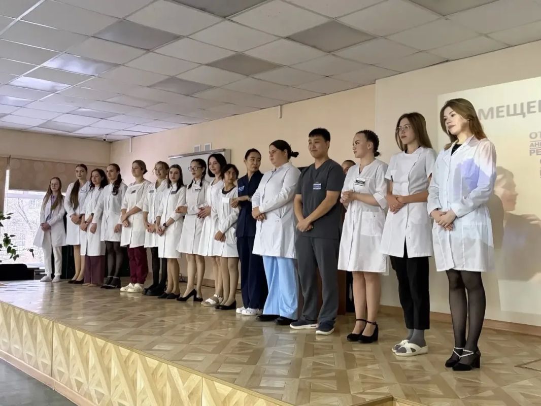 Александр Осипов: В Городскую клиническую больницу №1 Читы пришли новые специалисты — 9 врачей и 15 медицинских сестер Александр Осипов: В Городскую клиническую больницу №1 Читы пришли новые специалисты — 9 врачей и 15 медицинских сестер