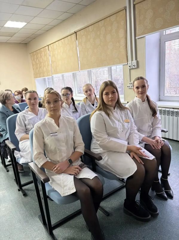 Александр Осипов: В Городскую клиническую больницу №1 Читы пришли новые специалисты — 9 врачей и 15 медицинских сестер Александр Осипов: В Городскую клиническую больницу №1 Читы пришли новые специалисты — 9 врачей и 15 медицинских сестер