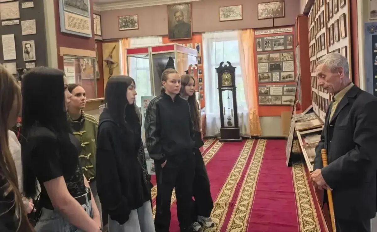 Общественник организовал для студентов экскурсию в музей МВД Общественник организовал для студентов экскурсию в музей МВД