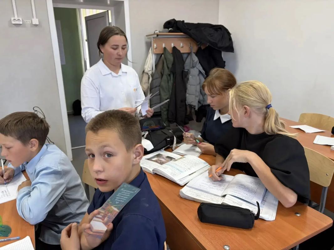 В школах Забайкалья проходят мероприятия ко Дню школьных библиотек В школах Забайкалья проходят мероприятия ко Дню школьных библиотек