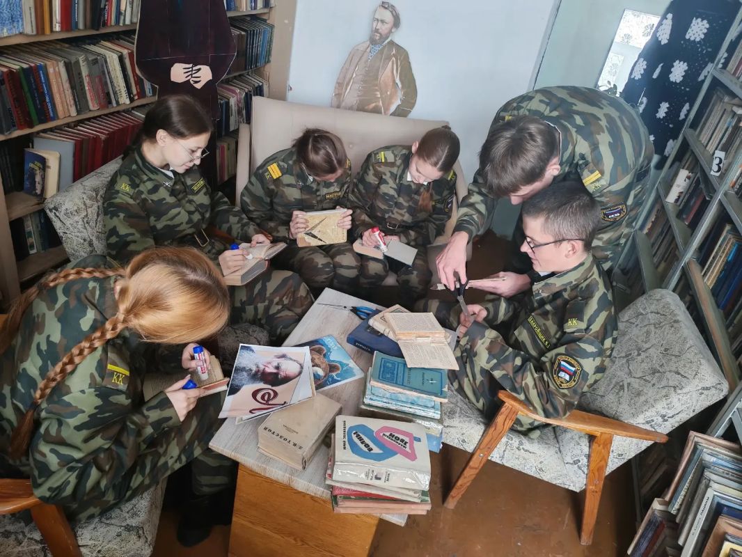 В школах Забайкалья проходят мероприятия ко Дню школьных библиотек В школах Забайкалья проходят мероприятия ко Дню школьных библиотек