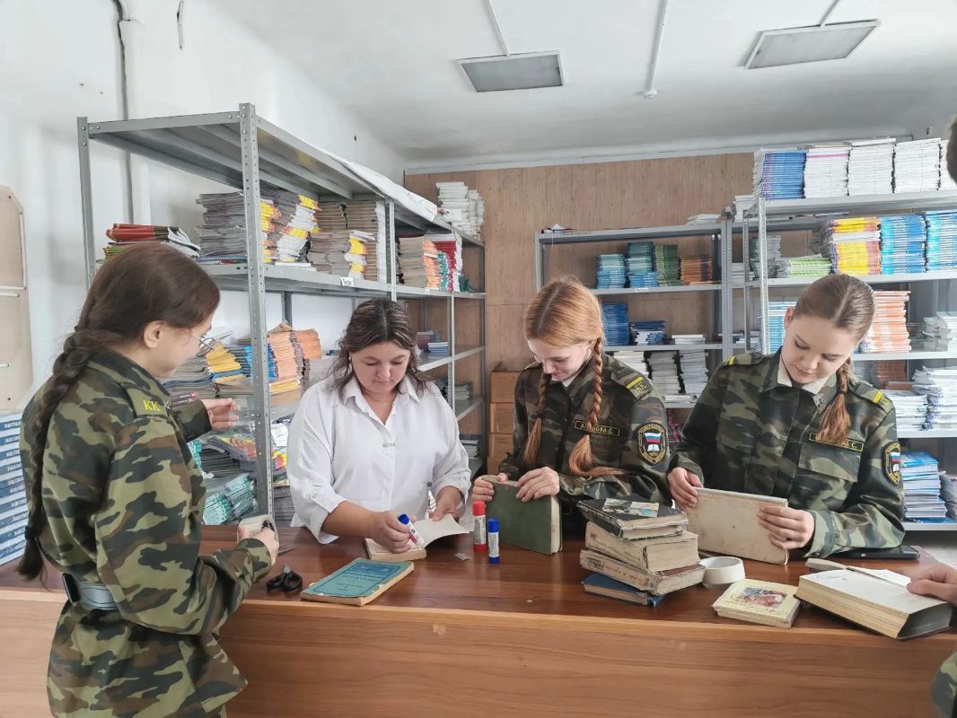 В школах Забайкалья проходят мероприятия ко Дню школьных библиотек В школах Забайкалья проходят мероприятия ко Дню школьных библиотек