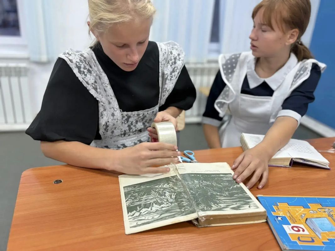 В школах Забайкалья проходят мероприятия ко Дню школьных библиотек В школах Забайкалья проходят мероприятия ко Дню школьных библиотек