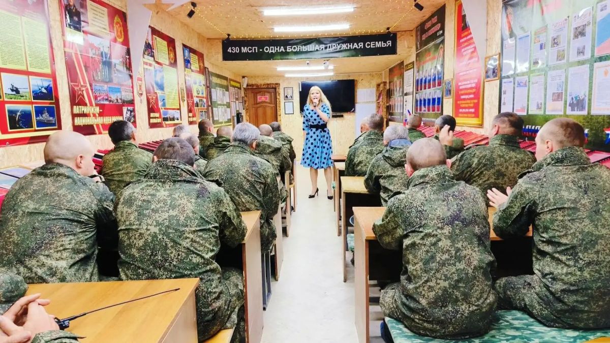 Работники культуры Забайкалья регулярно выезжают в зону боевых действий и в госпитали, чтобы поддержать наших ребят, которые отстаивают интересы Родины