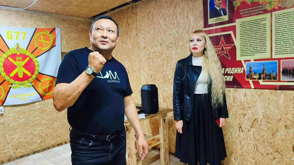 Работники культуры Забайкалья регулярно выезжают в зону боевых действий и в госпитали, чтобы поддержать наших ребят, которые отстаивают интересы Родины Работники культуры Забайкалья регулярно выезжают в зону боевых действий и в госпитали, чтобы поддержать наших ребят, которые отстаивают интересы Родины