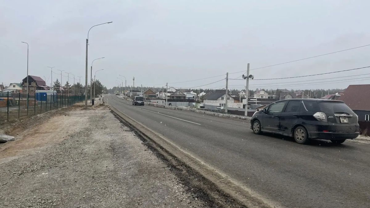 Ещё немного — и по новому асфальту: на дороге Смоленка — Карповка осталось уложить 10% покрытия Ещё немного — и по новому асфальту: на дороге Смоленка — Карповка осталось уложить 10% покрытия