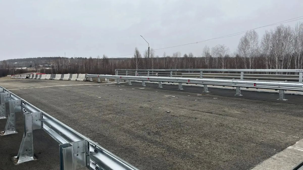В Смоленке открыто движение по новому мосту через реку Карповка В Смоленке открыто движение по новому мосту через реку Карповка