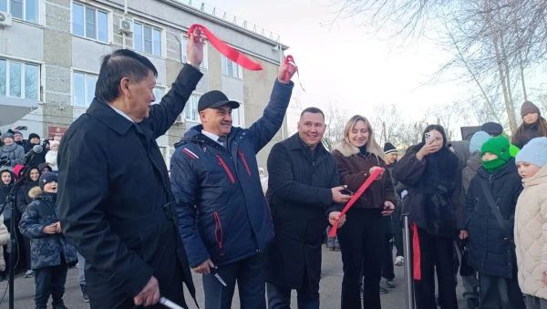 Сквер в стиле бракосочетания открыли на улице Шестипёрова в Чите Сквер в стиле бракосочетания открыли на улице Шестипёрова в Чите