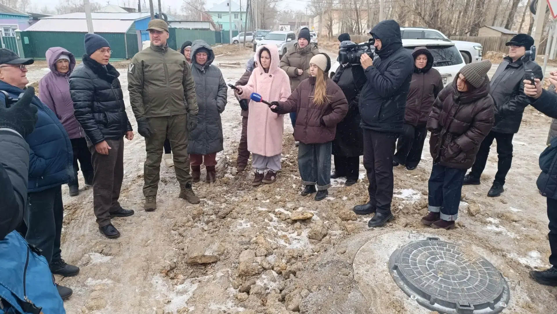 Губернатор Забайкалья Александр Осипов в ходе рабочей поездки 31 октября осмотрел отремонтированный после аварии участок водоотведения в Шерловой Горе