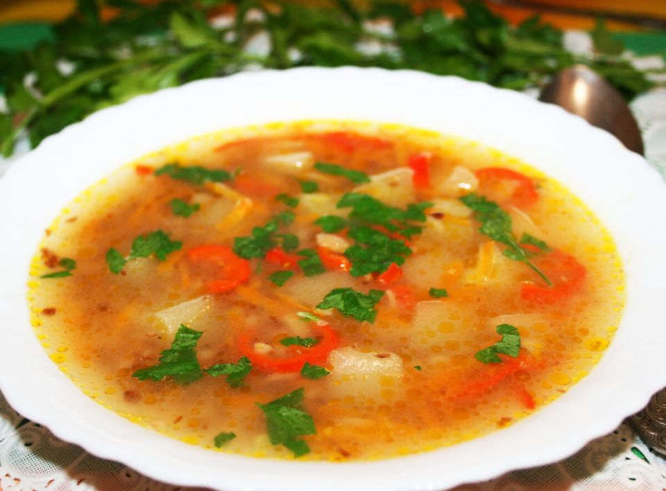 Согревающий суп с гречкой и кабачками: быстро и вкусно!