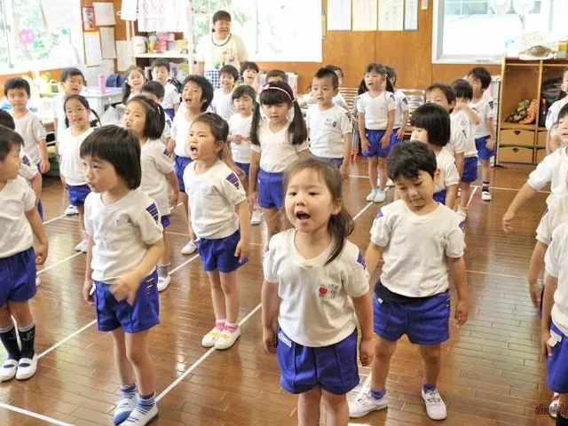 Спорт в школах распространен в Японии и Южной Корее?
